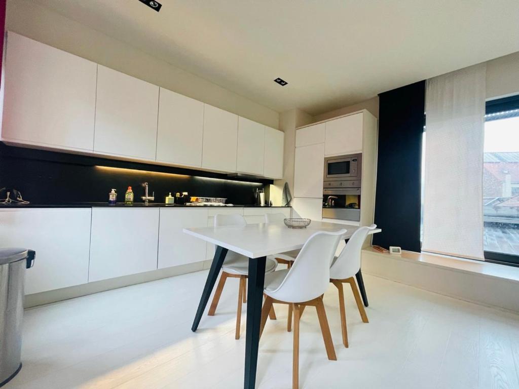 Down Town Penthouse With Private Parking Appartement Brussel Buitenkant foto